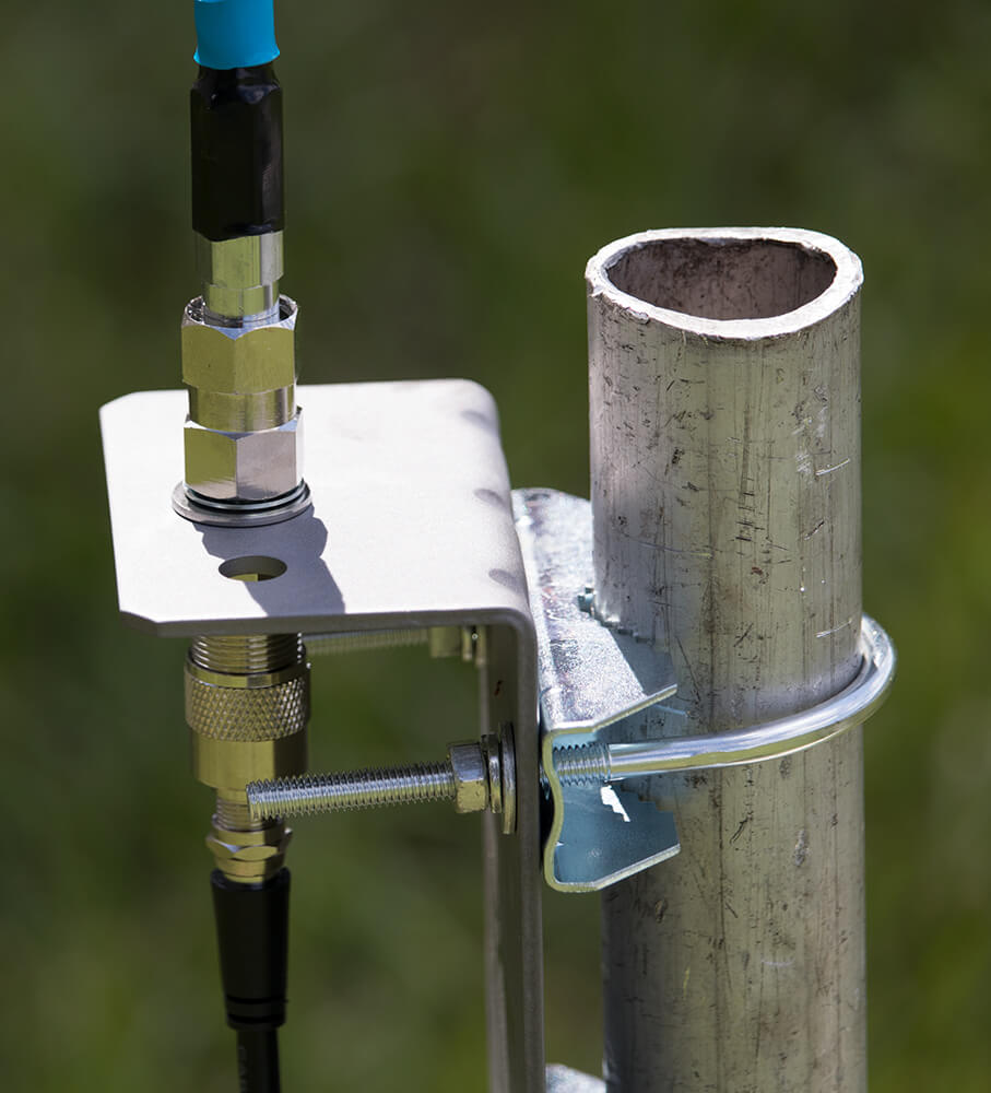 Pole mount for AM/FM Antenna